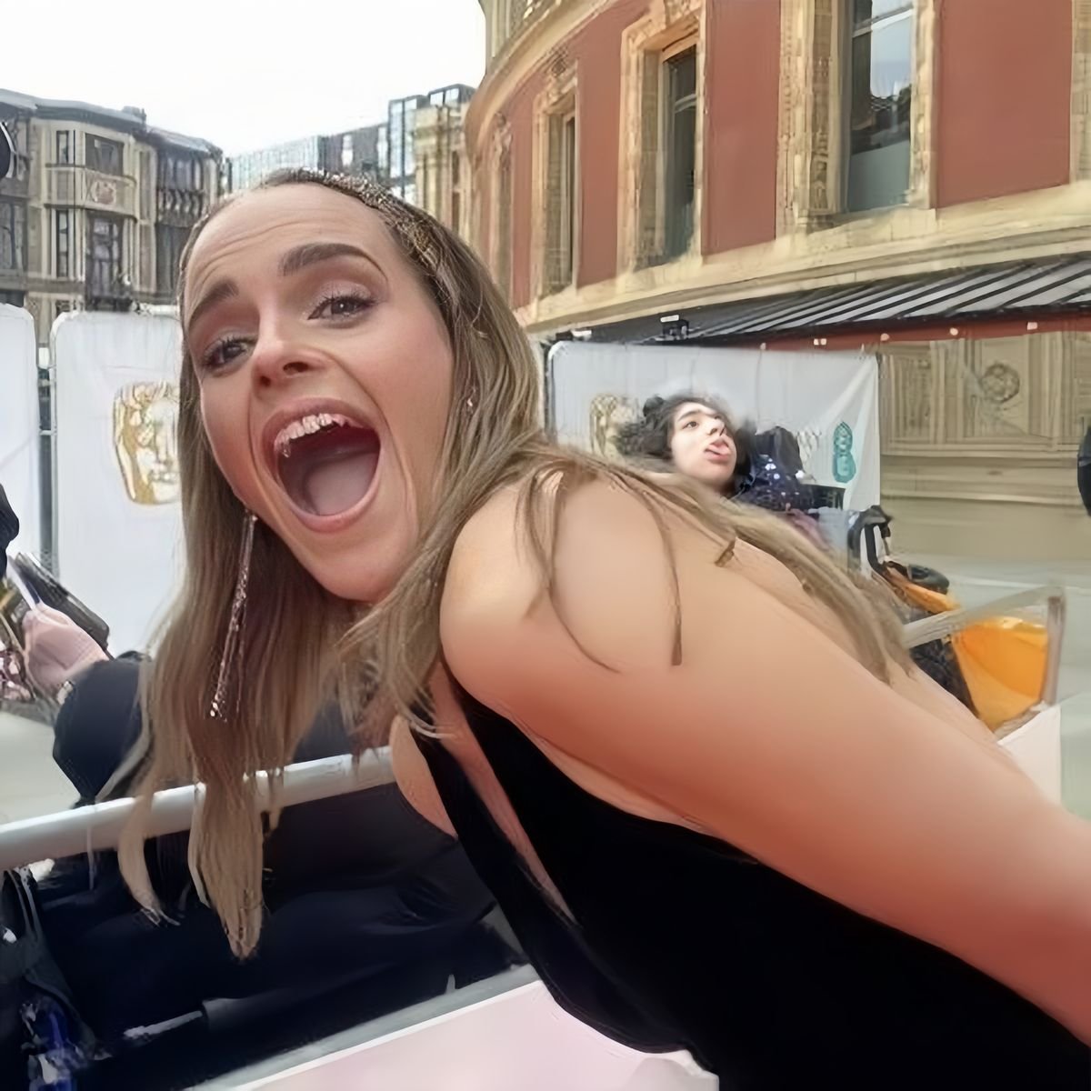 fvxY1xw5 Emma Watson loves CEI afterparty 07.jpg